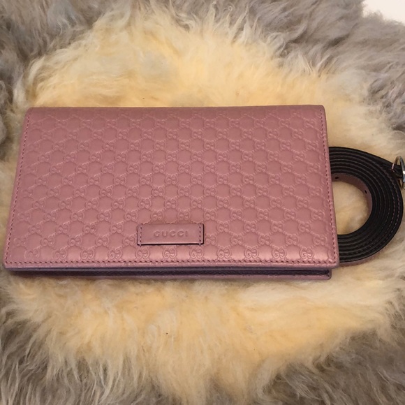 Gucci Handbags - Gucci Soft Pink Wallet On Chain